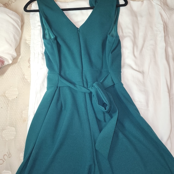 Green ruffle low-cut romper/jumpsuit - Picture 3 of 3